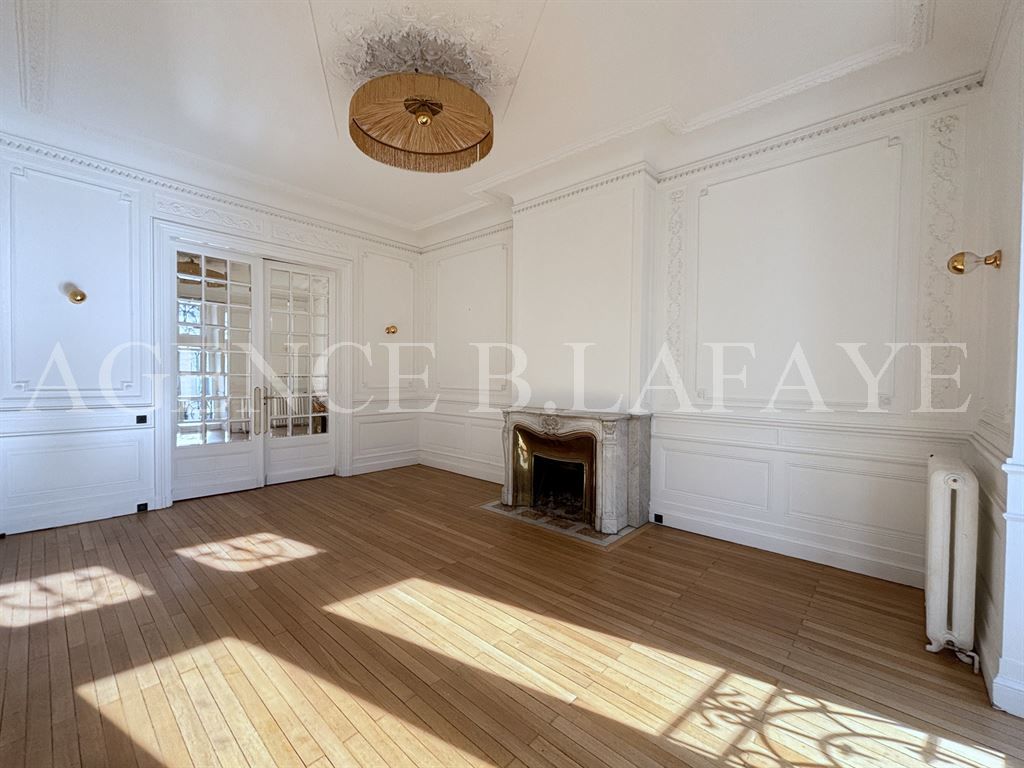 house 10 rooms for rent on BORDEAUX (33000)