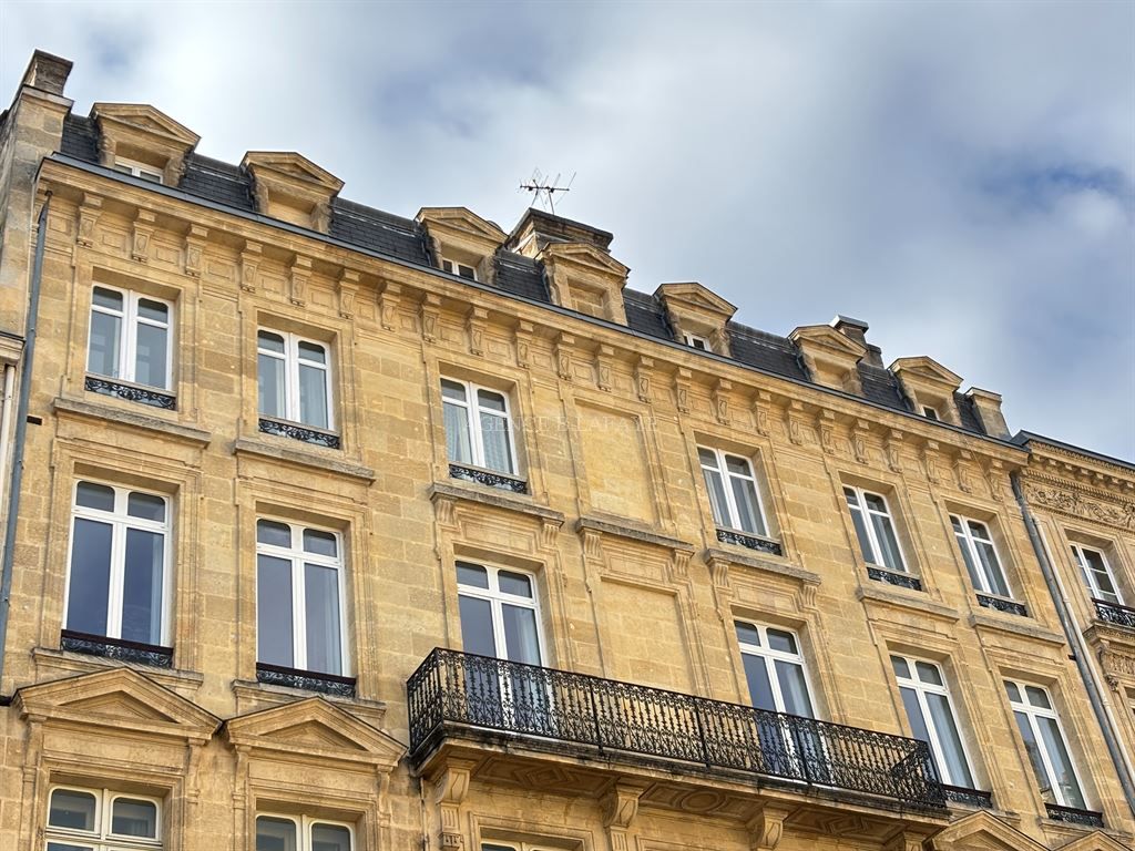 apartment 4 rooms for sale on BORDEAUX (33000)
