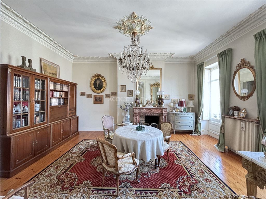 apartment 4 rooms for sale on BORDEAUX (33000)