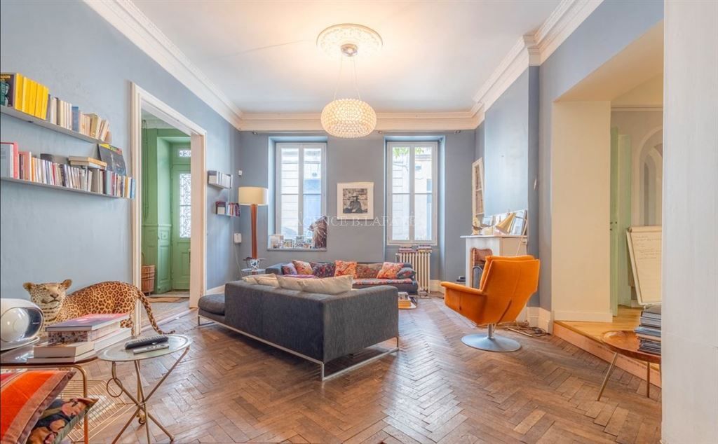 house 6 rooms for sale on BORDEAUX (33000)