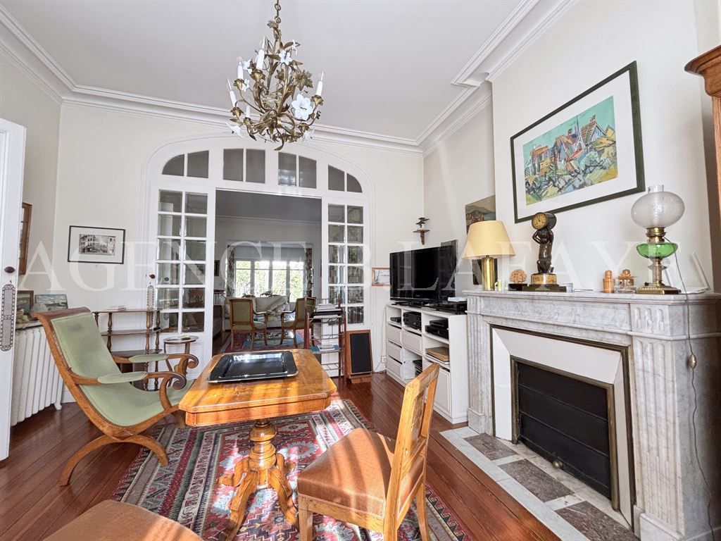 house 7 rooms for sale on BORDEAUX (33000)