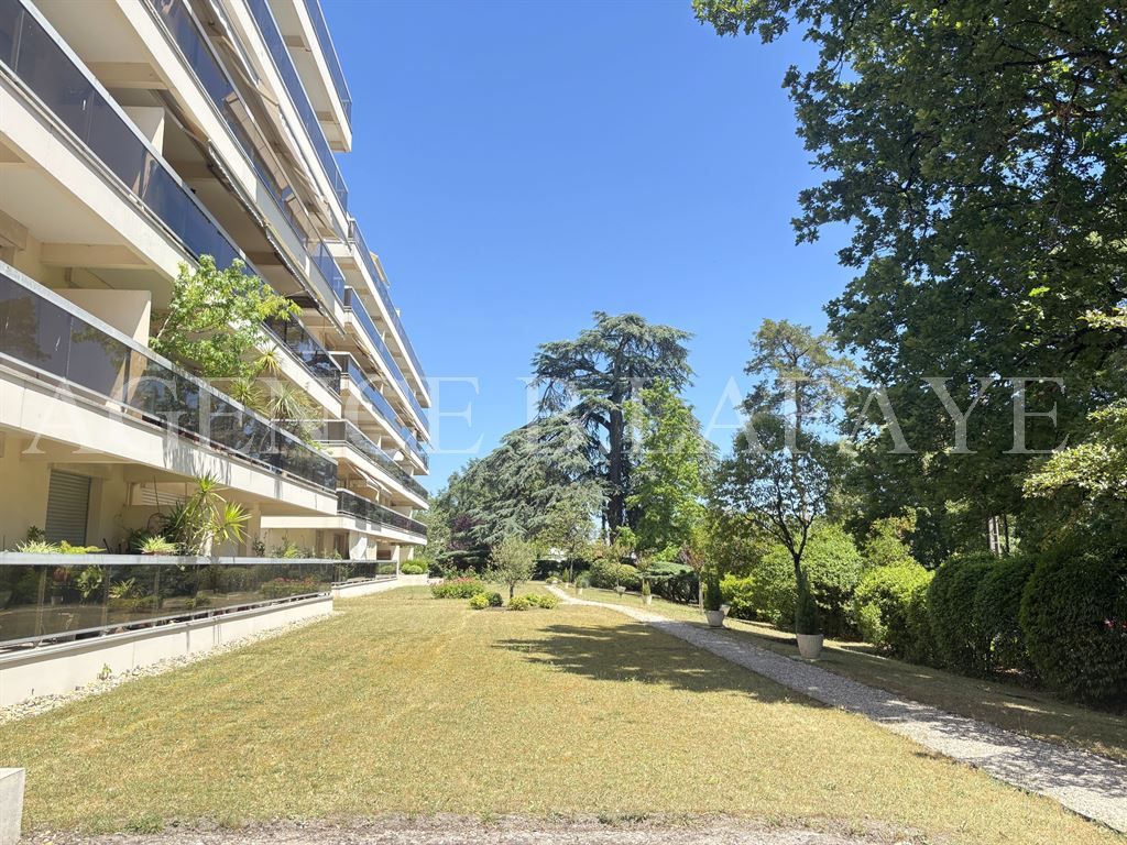 apartment 3 rooms for sale on BORDEAUX (33200)